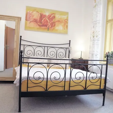 V Podzamci Ii. Apartment Melnik